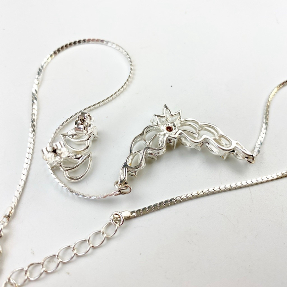 Vintage Avon Silver Tone Rhinestone Necklace & Earring Set in Box. New Old Stock - Picture 8 of 9